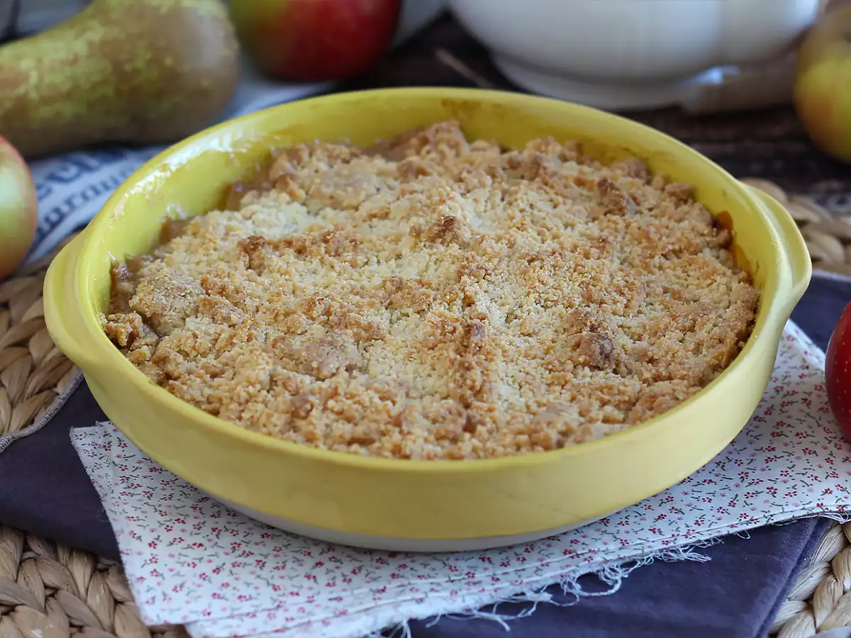 Crumble Apel dan Pir: Renyah di Atas, Lembut di Dalam
