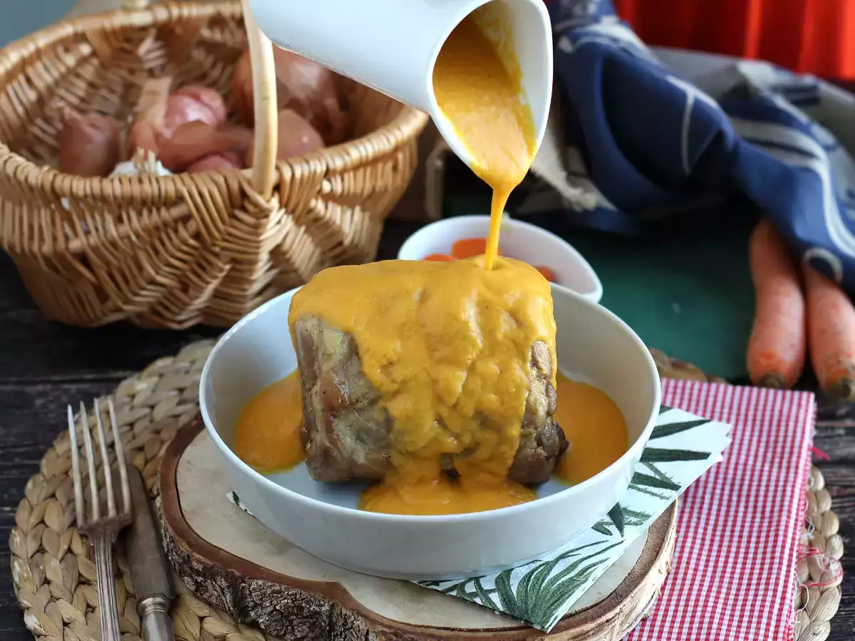 Daging pinggang babi dengan bir dan saus wortel dalam kompor cepat - foto 2