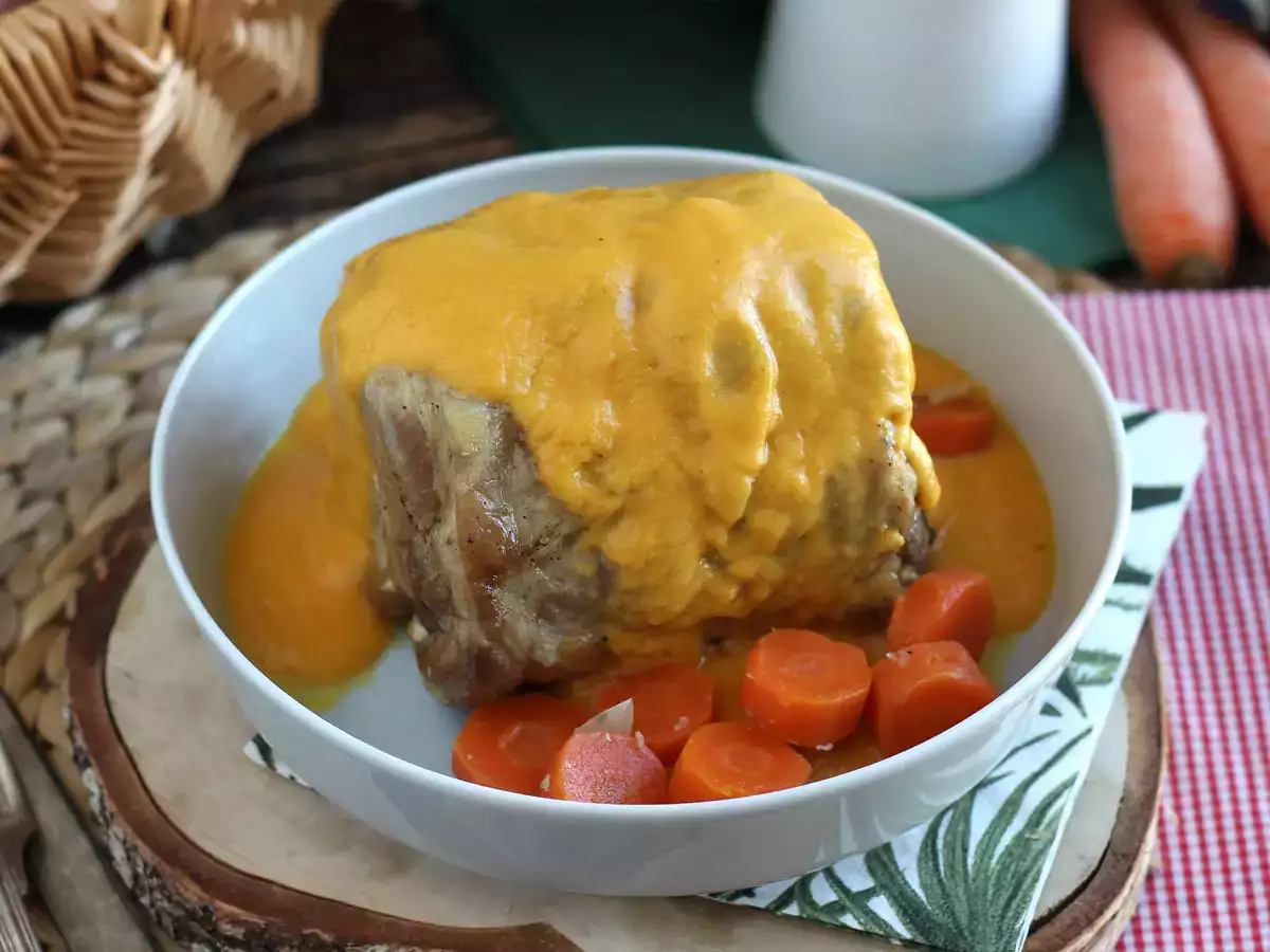 Daging pinggang babi dengan bir dan saus wortel dalam kompor cepat - foto 4