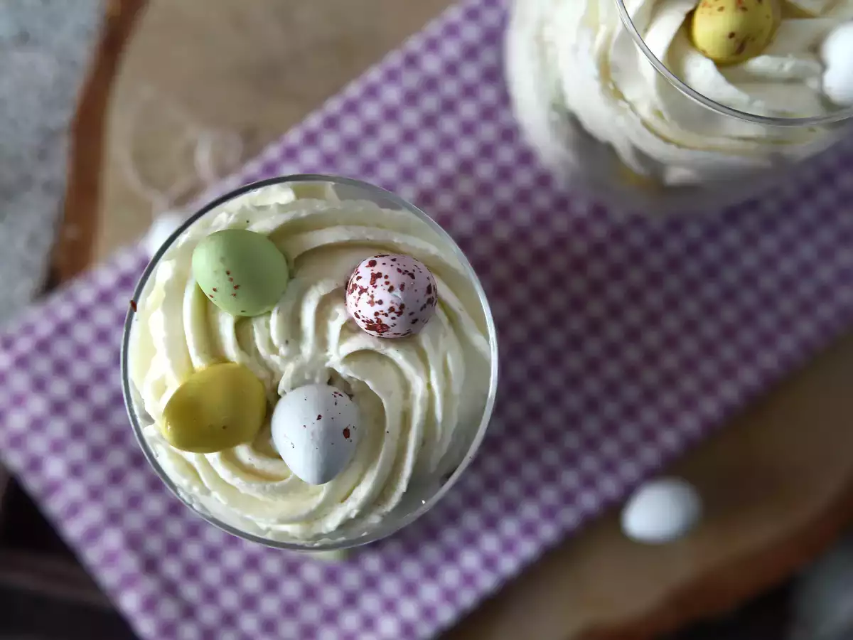 Dessert Gelas Paskah dengan Brownies dan Krim Kocok - foto 3