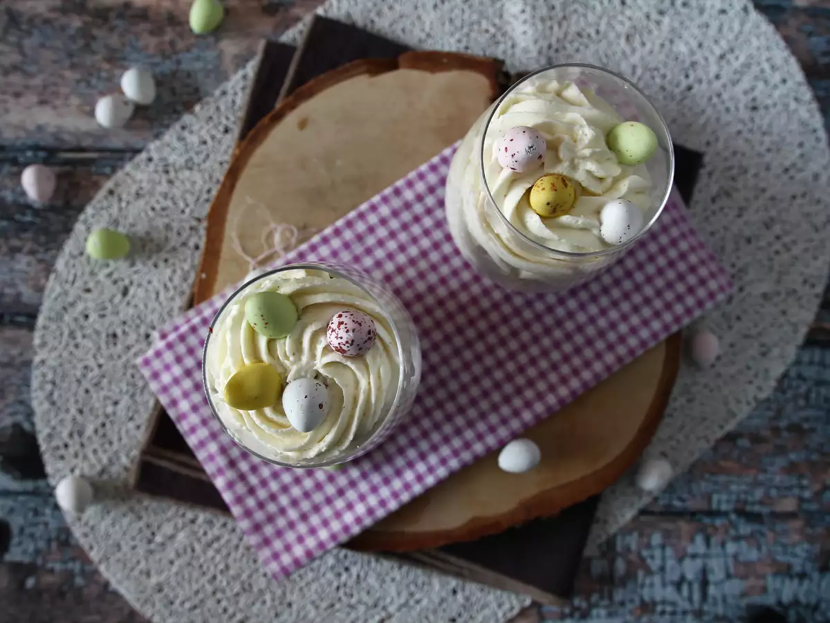 Dessert Gelas Paskah dengan Brownies dan Krim Kocok - foto 5