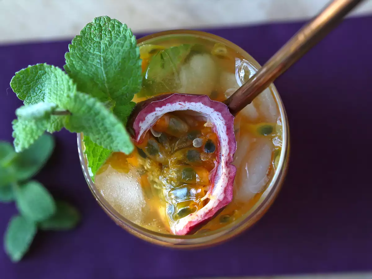 Es Teh Markisa, Minuman Segar yang Sempurna untuk Musim Panas! - foto 6