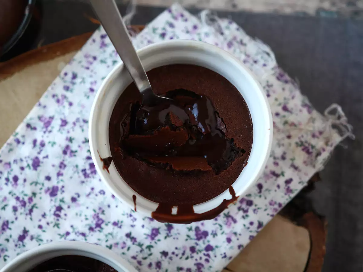 Fondant Cokelat Air Fryer dengan Isian Lumer! - foto 4