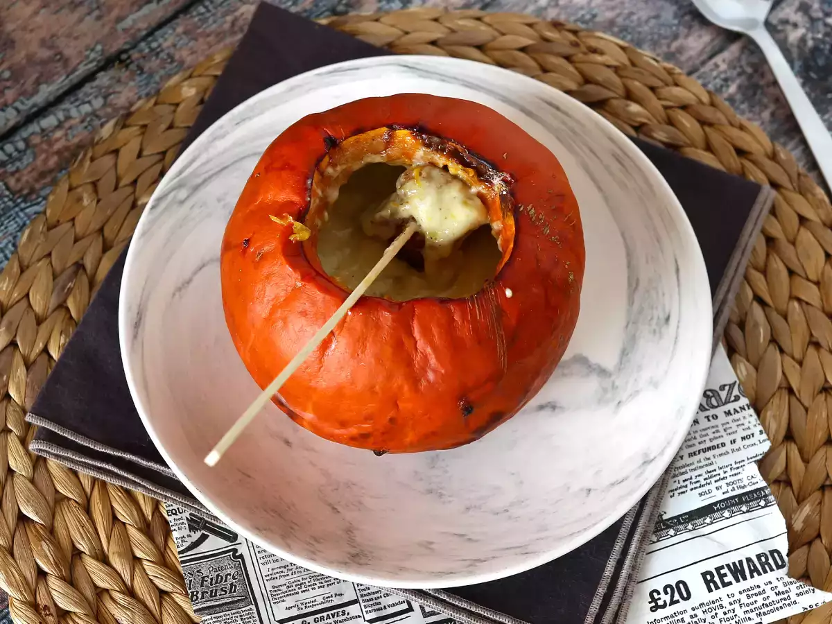 Fondue Keju Reblochon Musim Gugur dalam Labu!