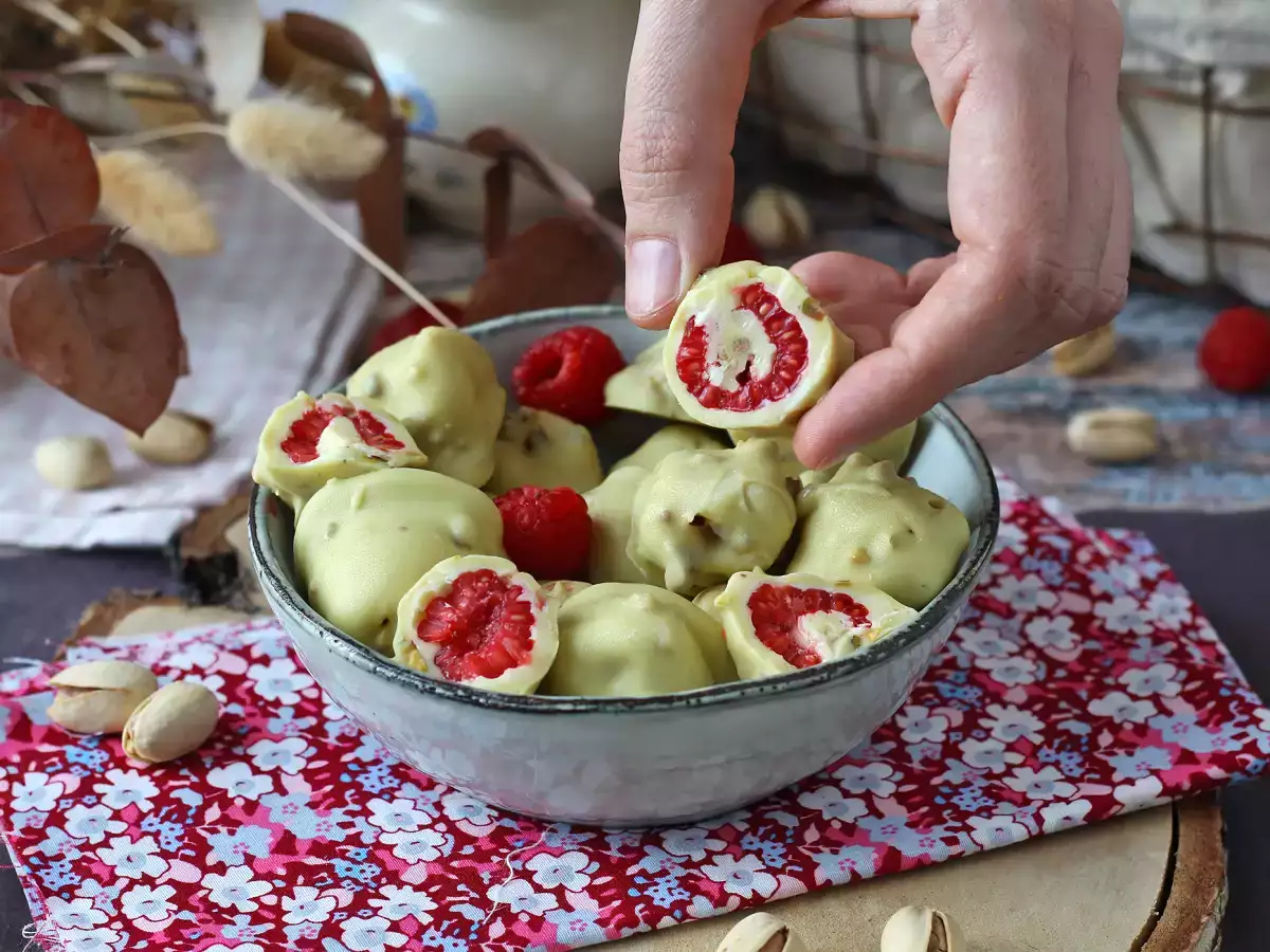Franui dengan pistachio, raspberry berlapis yang lezat, meleleh dan renyah - foto 2