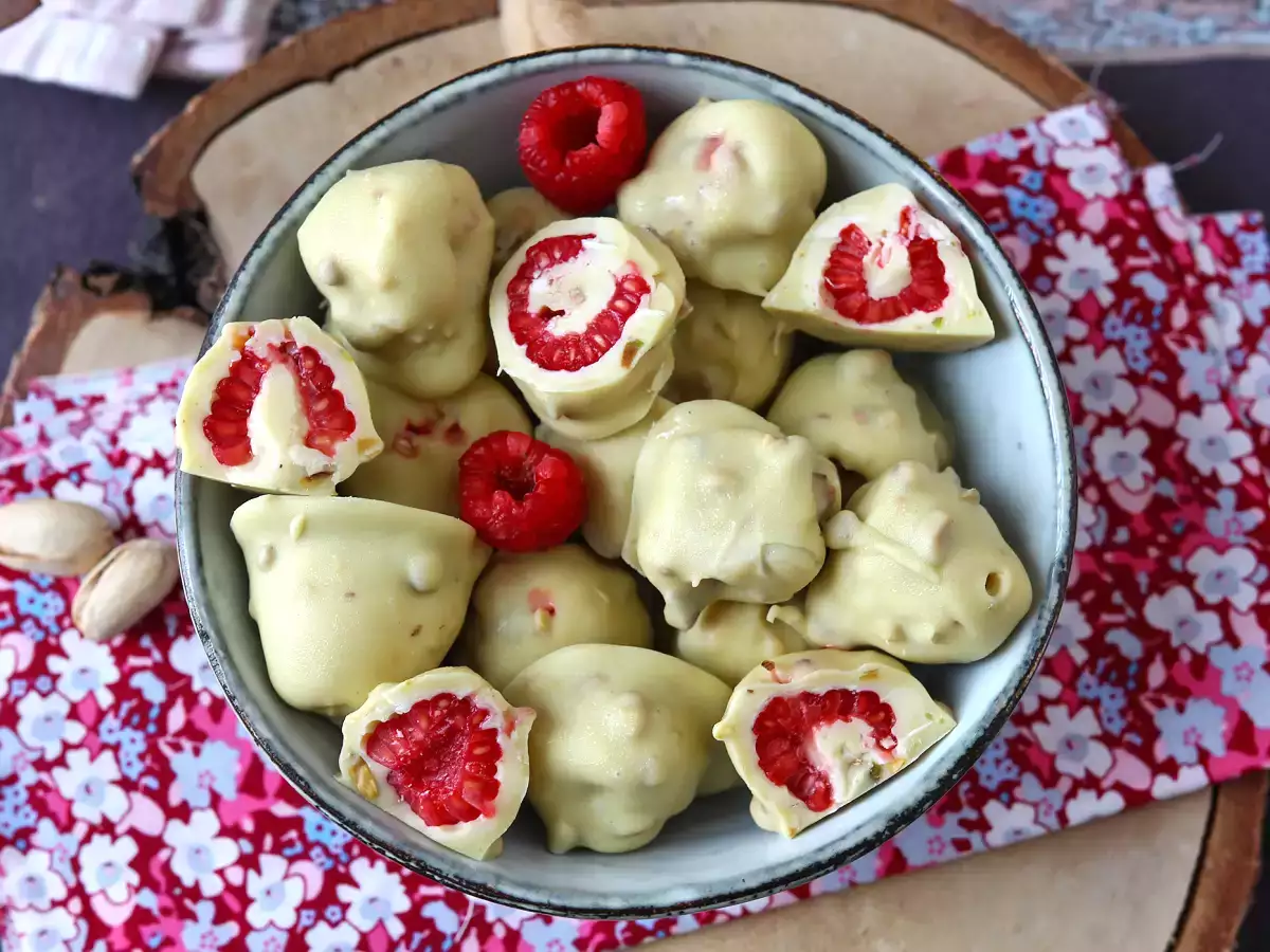 Franui dengan pistachio, raspberry berlapis yang lezat, meleleh dan renyah - foto 3