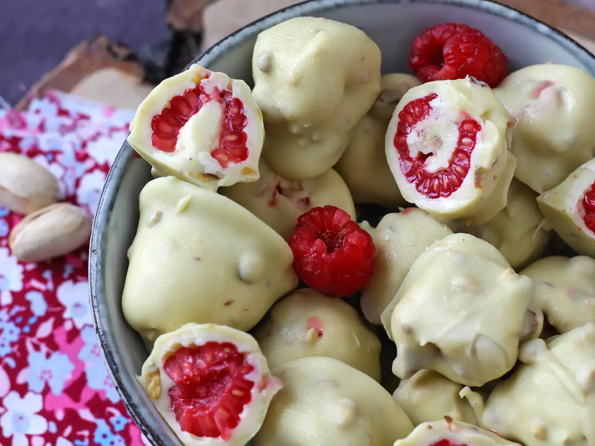 Franui dengan pistachio, raspberry berlapis yang lezat, meleleh dan renyah - foto 7