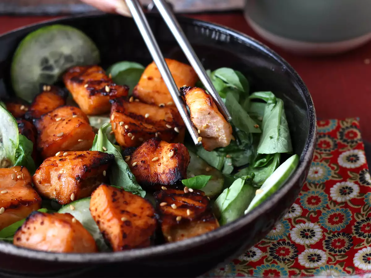 Gigitan salmon penggorengan udara dengan bumbu Asia - foto 2