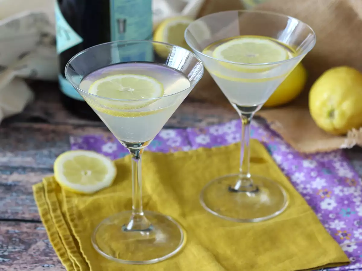 Gin fizz untuk dinikmati bersama semua tamu saat aperitif