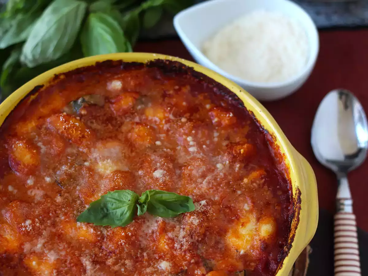 Gratin gnocchi tomat dan mozzarella yang cepat dan nyaman - gnocchi alla sorrentina di dalam oven - foto 3