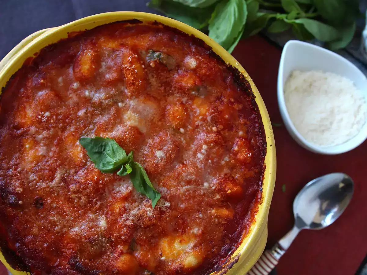 Gratin gnocchi tomat dan mozzarella yang cepat dan nyaman - gnocchi alla sorrentina di dalam oven - foto 5