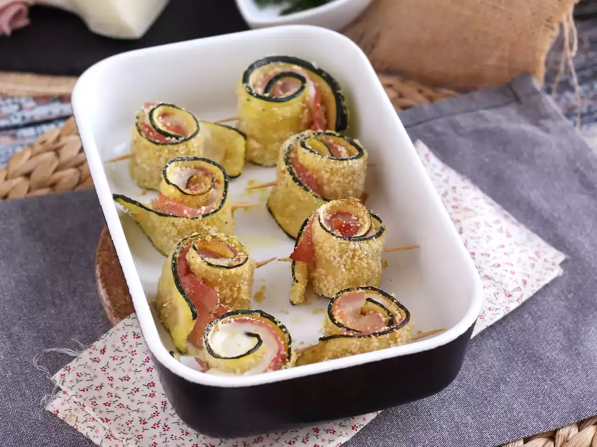 Gulungan cukini panggang dengan ham dan keju scamorza - foto 3