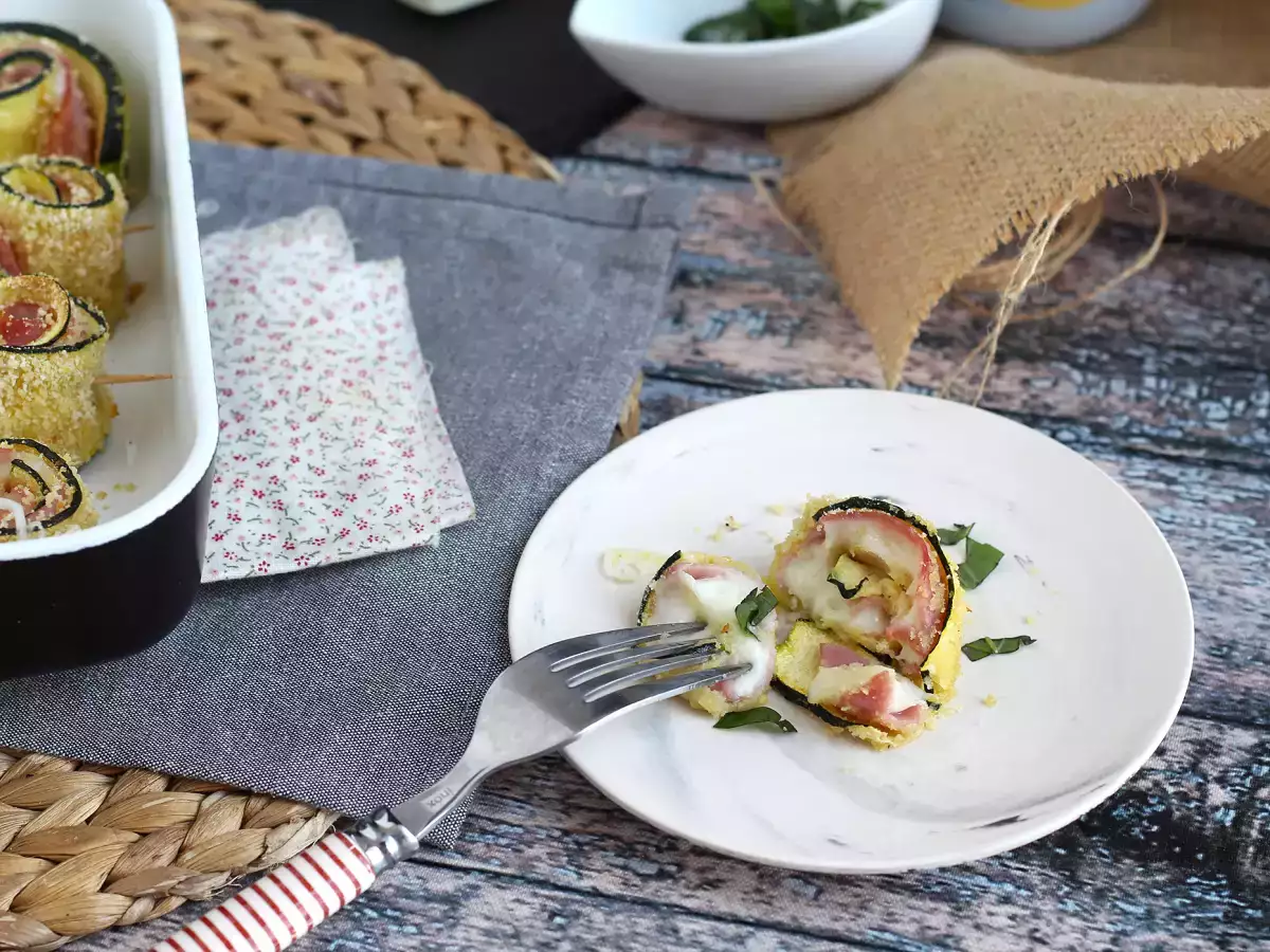 Gulungan cukini panggang dengan ham dan keju scamorza - foto 4