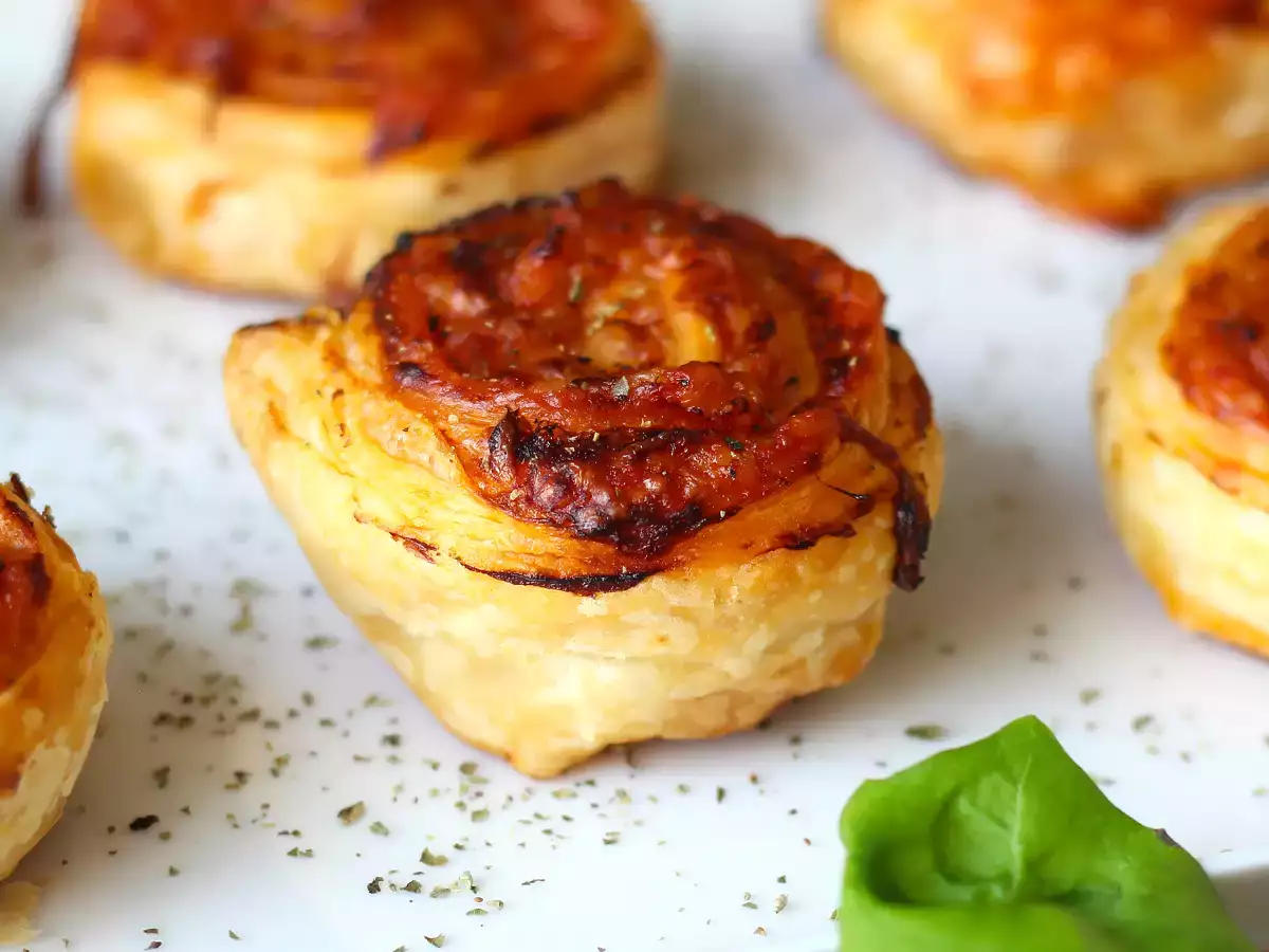 Gulungan puff pastry dalam penggorengan udara: resep cepat dan mudah - foto 2