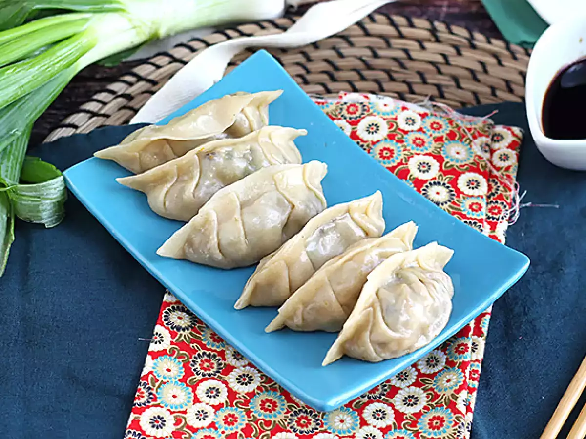 Gyozas dengan ayam, wortel, dan jamur - foto 2