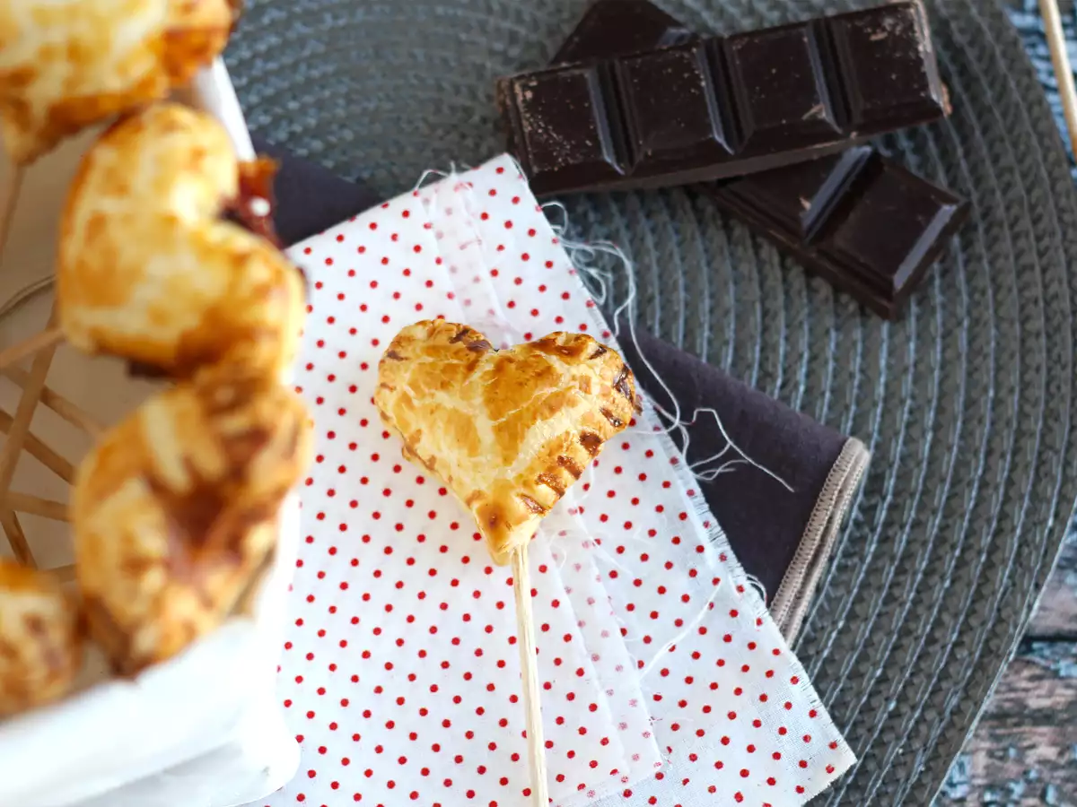 Hati puff pastry ekstra renyah dengan raspberry dan pai cokelat - foto 2