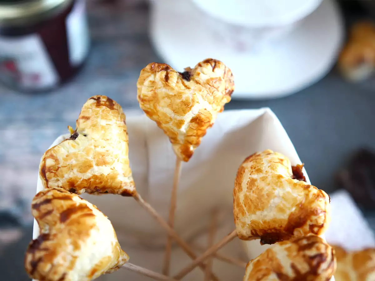 Hati puff pastry ekstra renyah dengan raspberry dan pai cokelat - foto 3