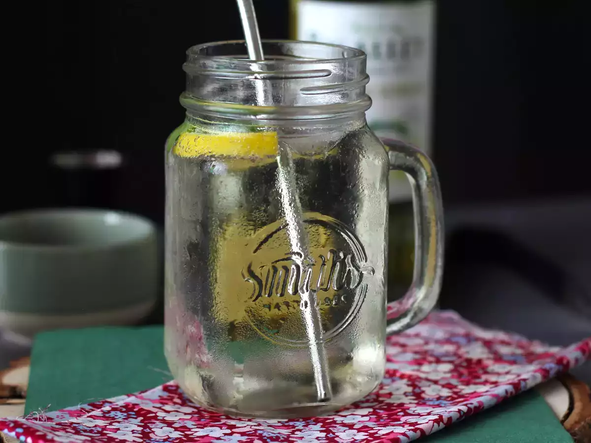 Hugo Spritz dengan sirup bunga elder, koktail yang segar dan manis - foto 3