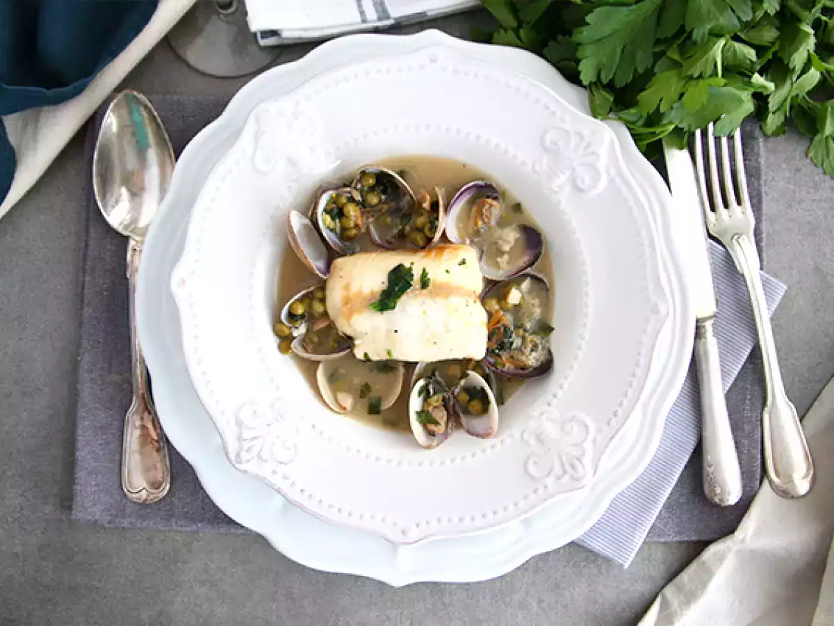 Ikan tongkol, kerang, dan kacang polong rebus - foto 3