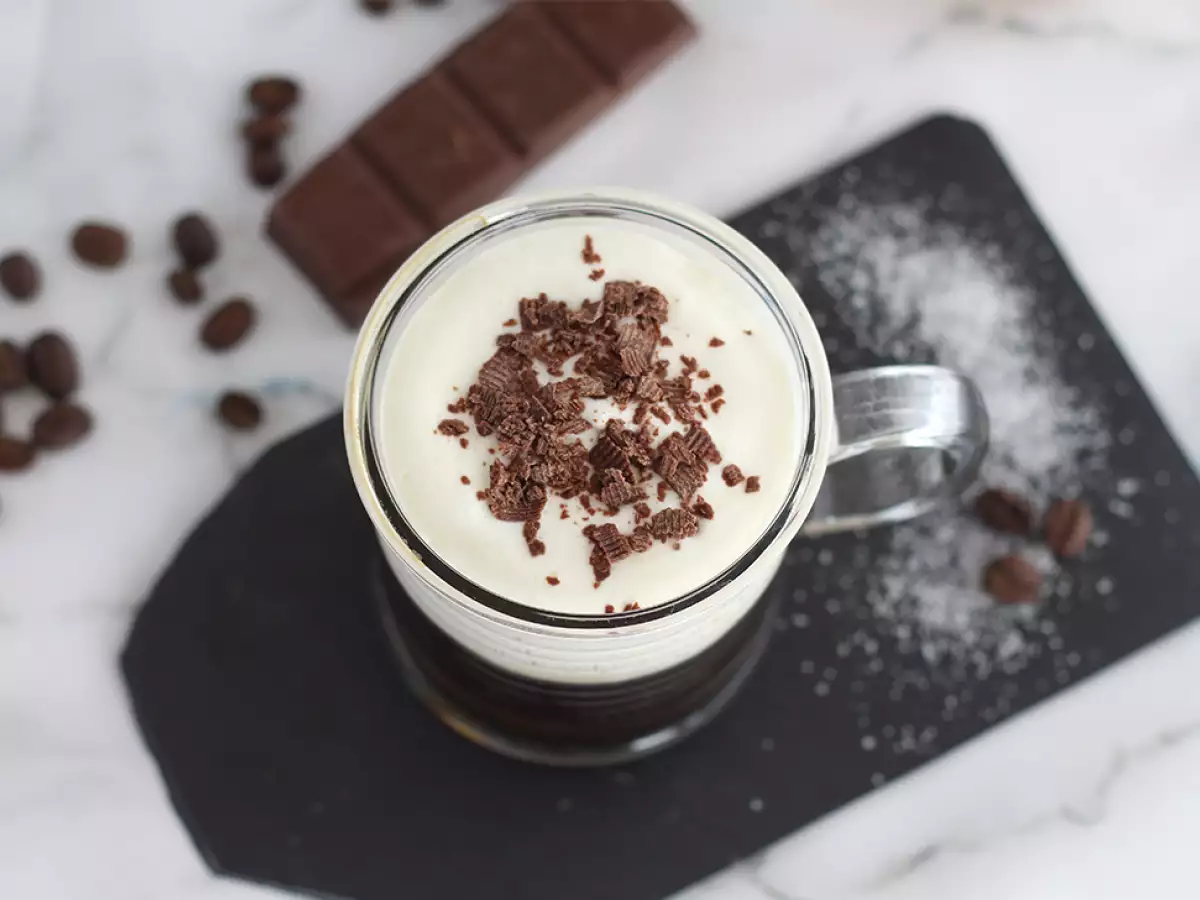 Irish Coffee (Kopi Irlandia dengan Wiski dan Krim Kocok) - foto 2