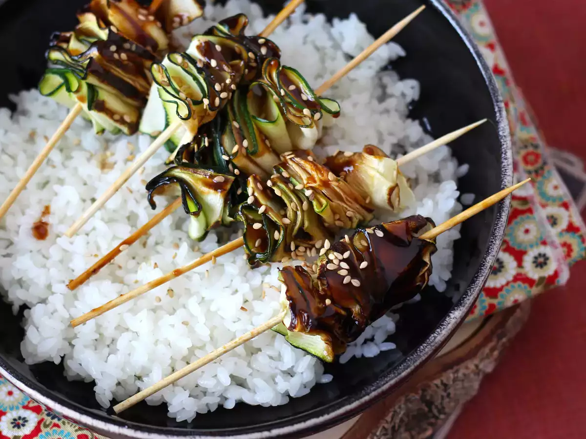 Kebab cukini dengan saus Asia yang lezat dan pedas - foto 5