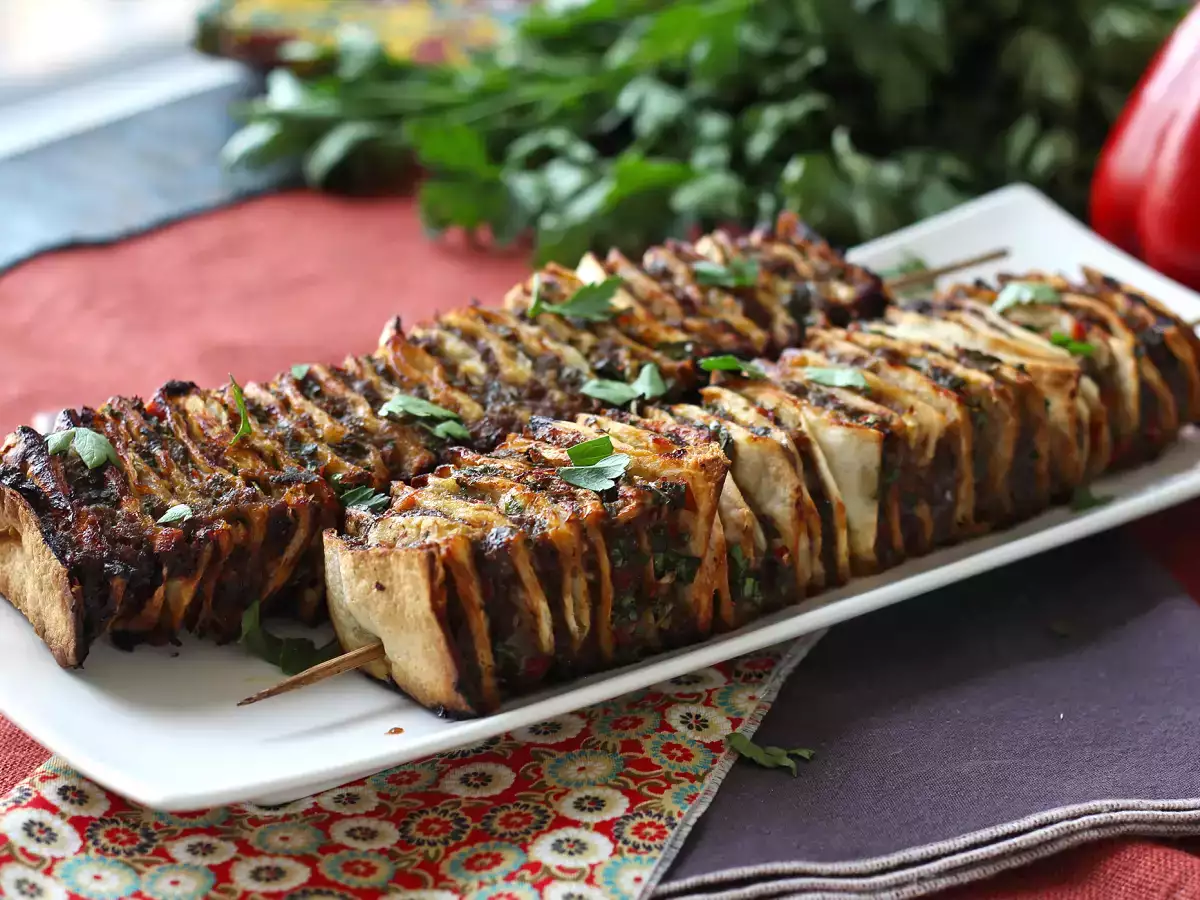 Kebab lavash dengan tortilla, kebab panggang oven yang terkenal mudah! - foto 3