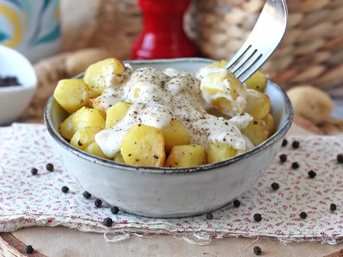 Kentang cacio e pepe panggang yang lembut: hidangan pendamping mudah yang membuat semua orang tergila-gila! - foto 2