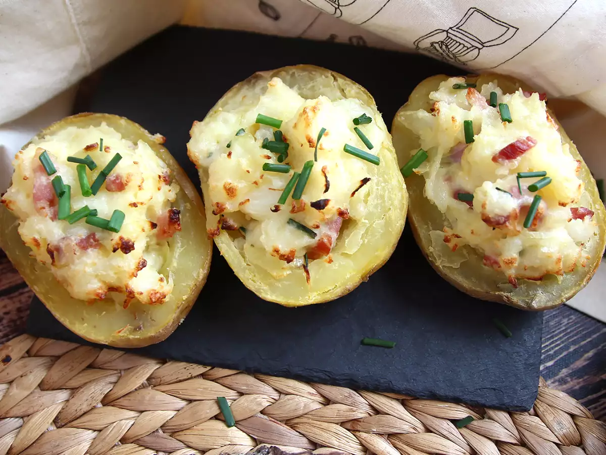 Kentang panggang yang diisi dengan bacon dan keju - foto 5