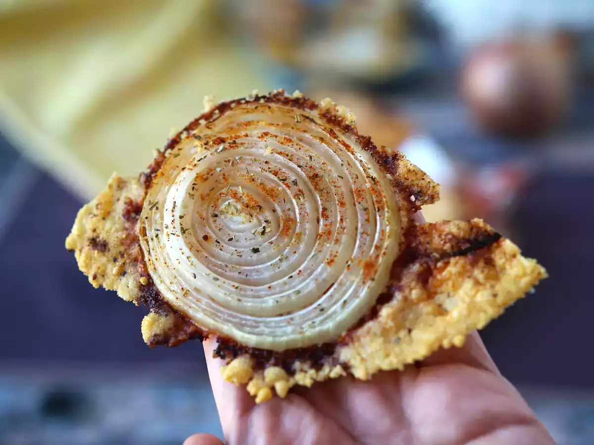 Keripik bawang bombay dan parmesan buatan sendiri yang super renyah - foto 5