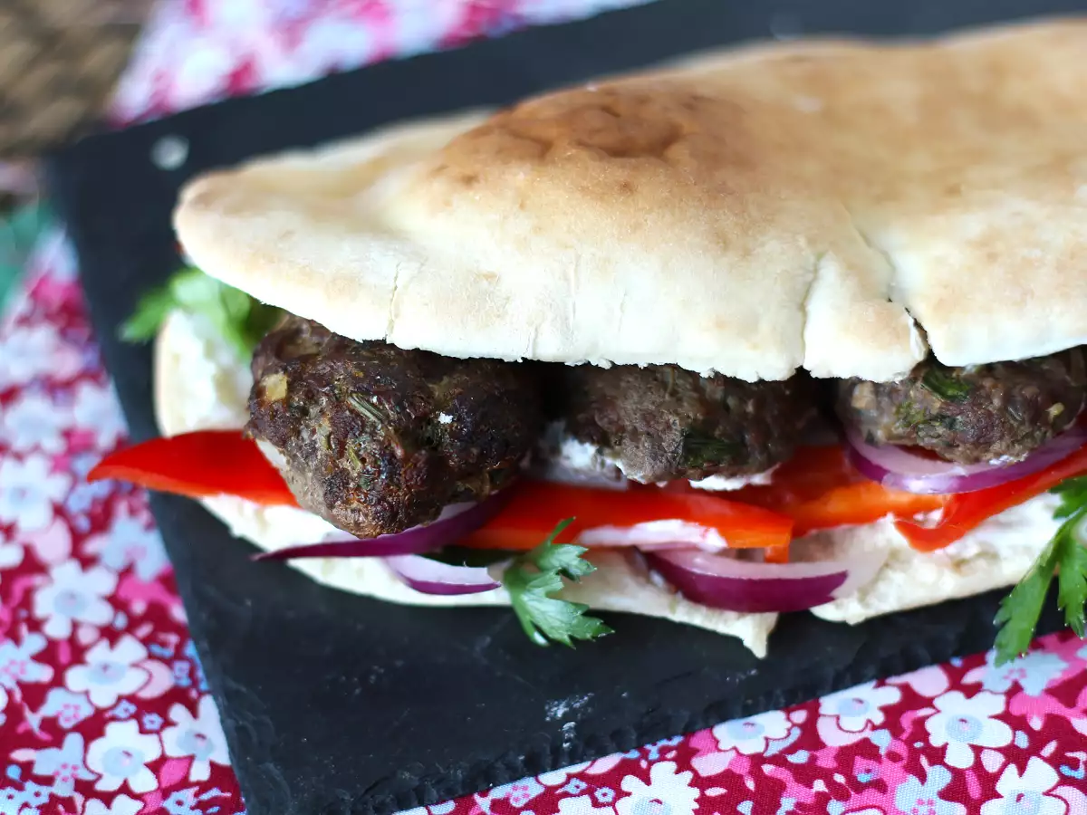 Köfte - bakso Turki dalam roti - foto 5