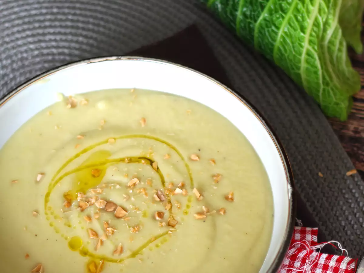 Krim kangkung dan sup kentang dalam panci cepat - foto 2