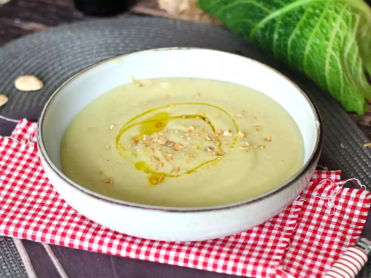 Krim kangkung dan sup kentang dalam panci cepat - foto 3