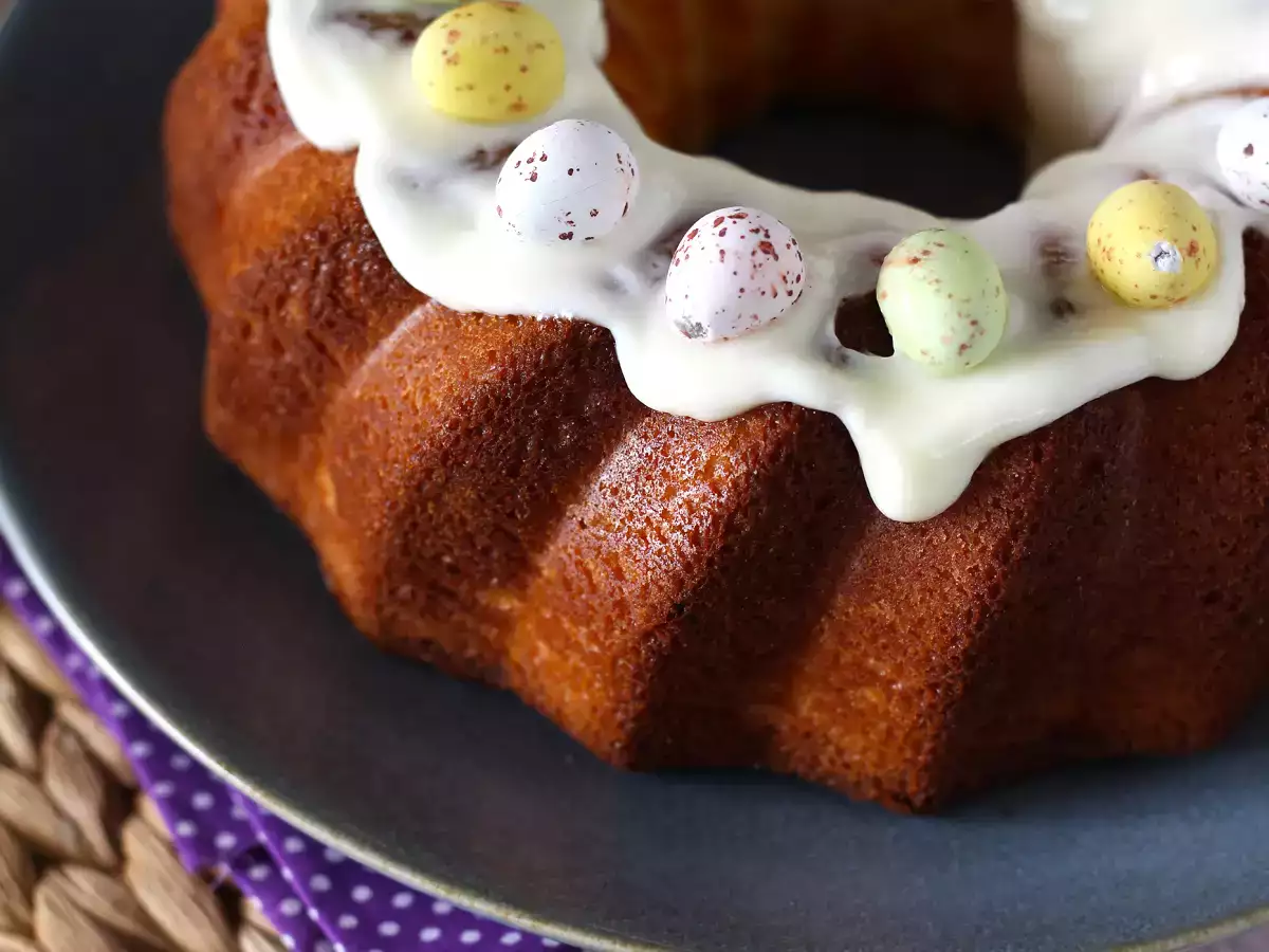 Kue Bundt Paskah dengan lemon dan cokelat putih - foto 4