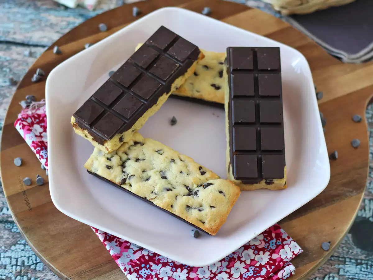 Kue cokelat berbentuk tablet, lembut sekaligus renyah - foto 3