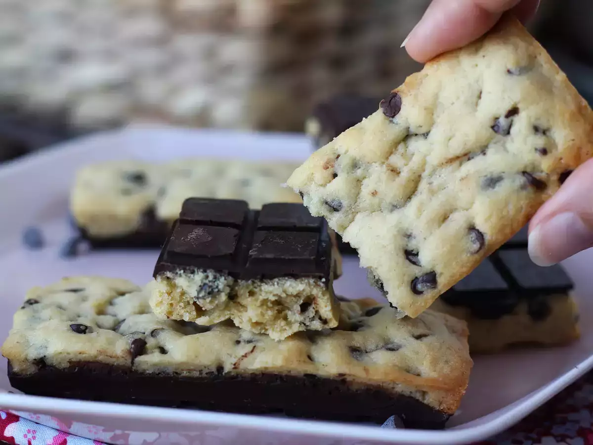 Kue cokelat berbentuk tablet, lembut sekaligus renyah - foto 4