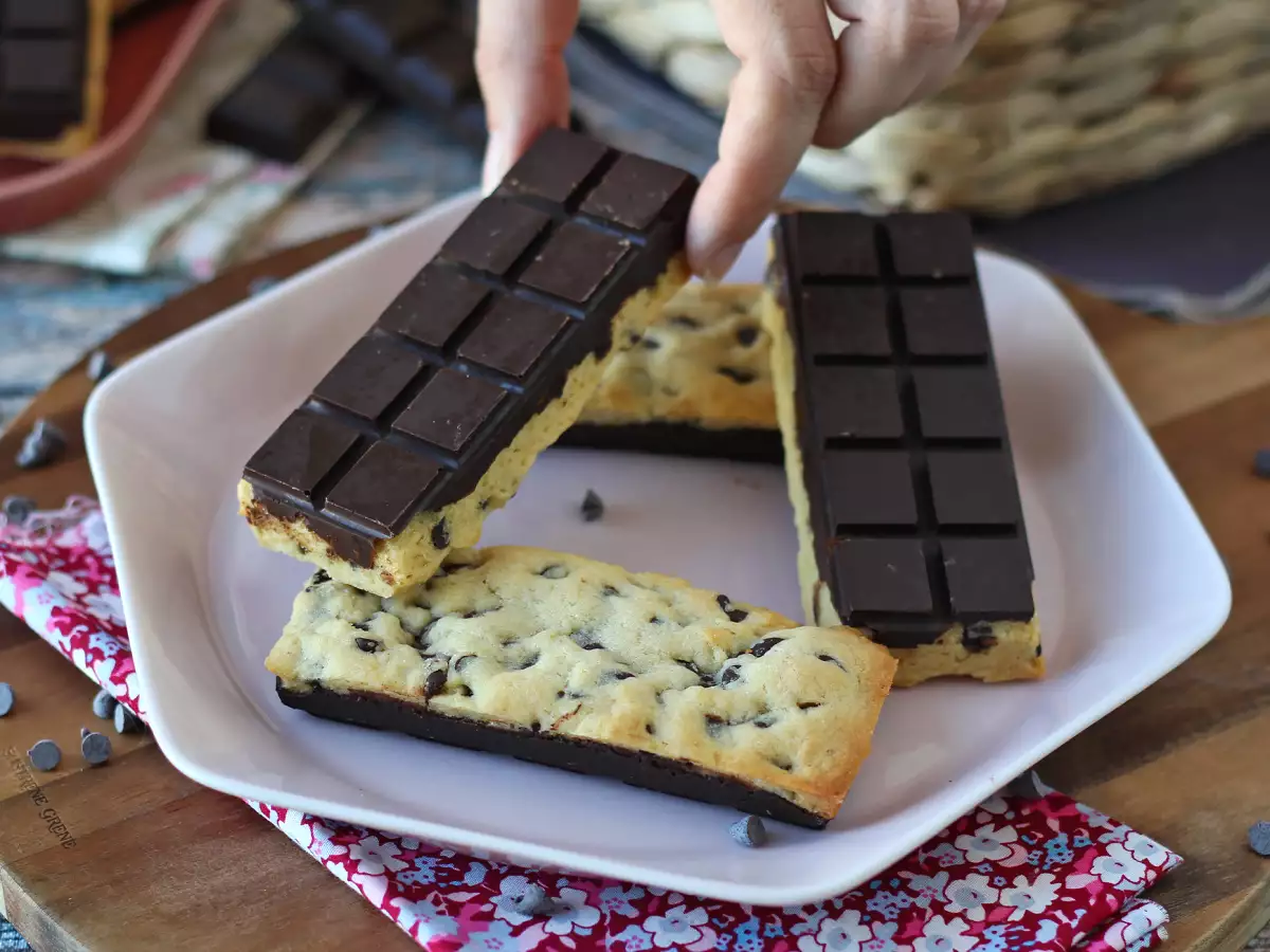 Kue cokelat berbentuk tablet, lembut sekaligus renyah - foto 6