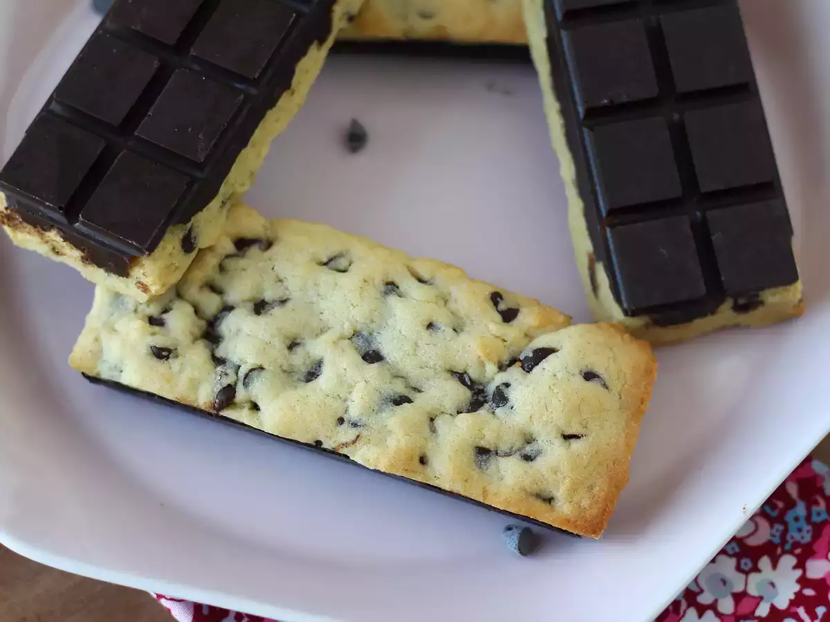 Kue cokelat berbentuk tablet, lembut sekaligus renyah - foto 7