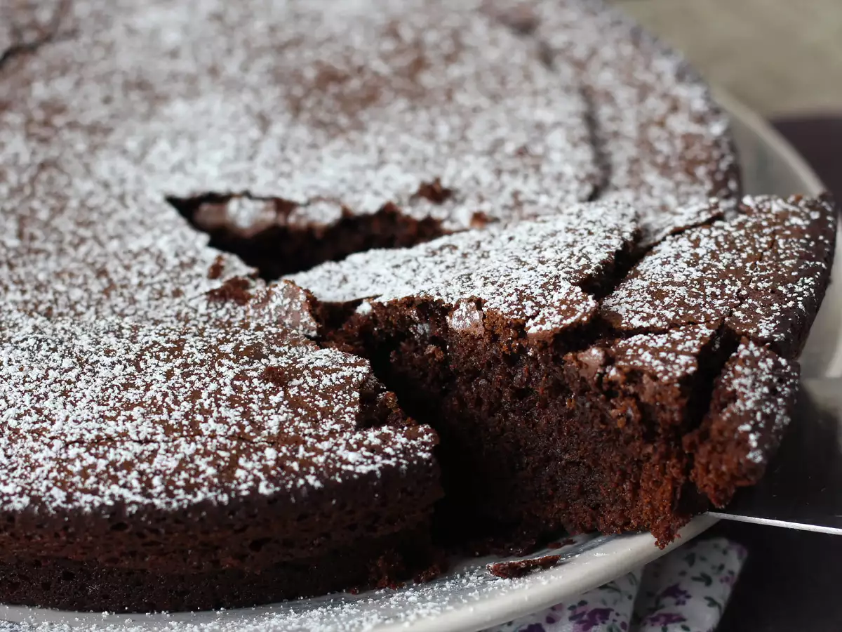 Kue Cokelat Mudah dan Lembut - foto 5