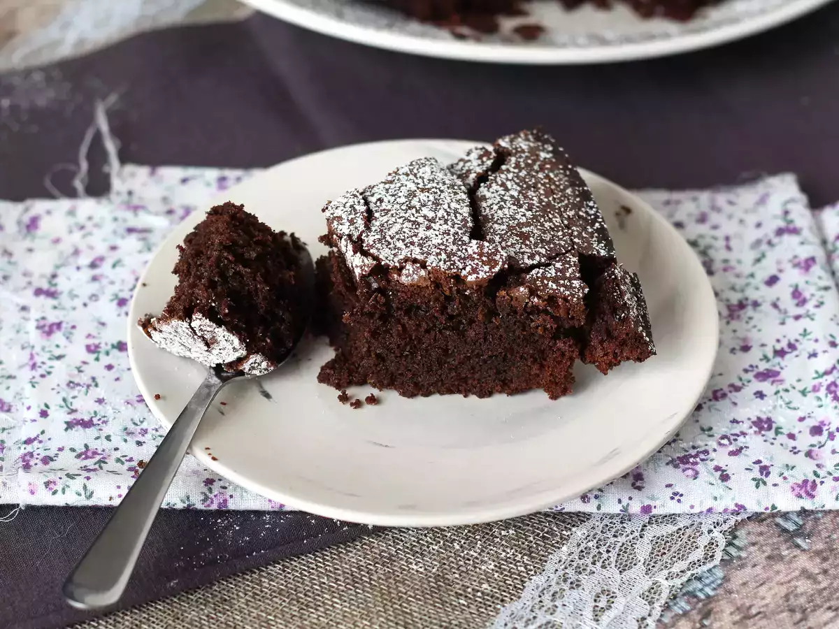 Kue cokelat yang mudah dan lembap - foto 7