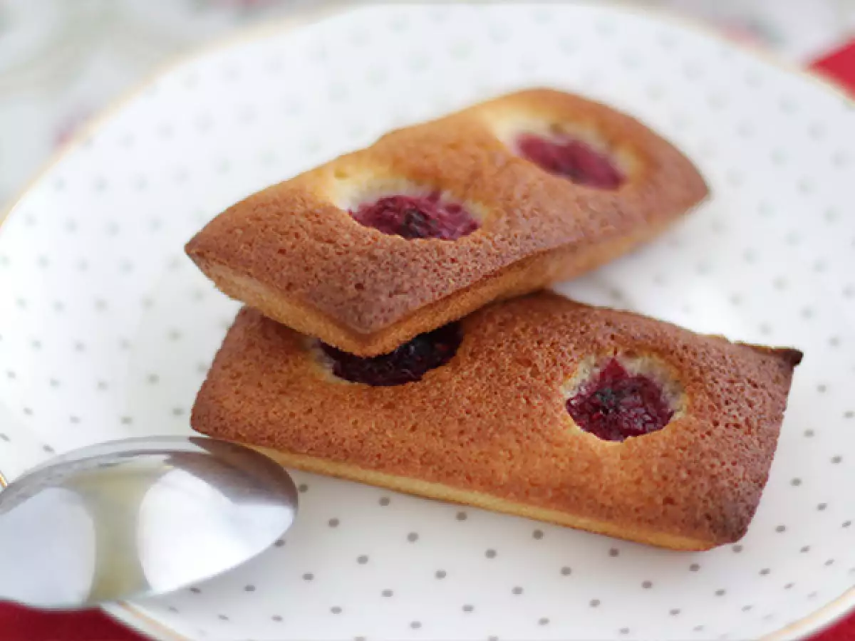 Kue financier rasberi yang super mudah!