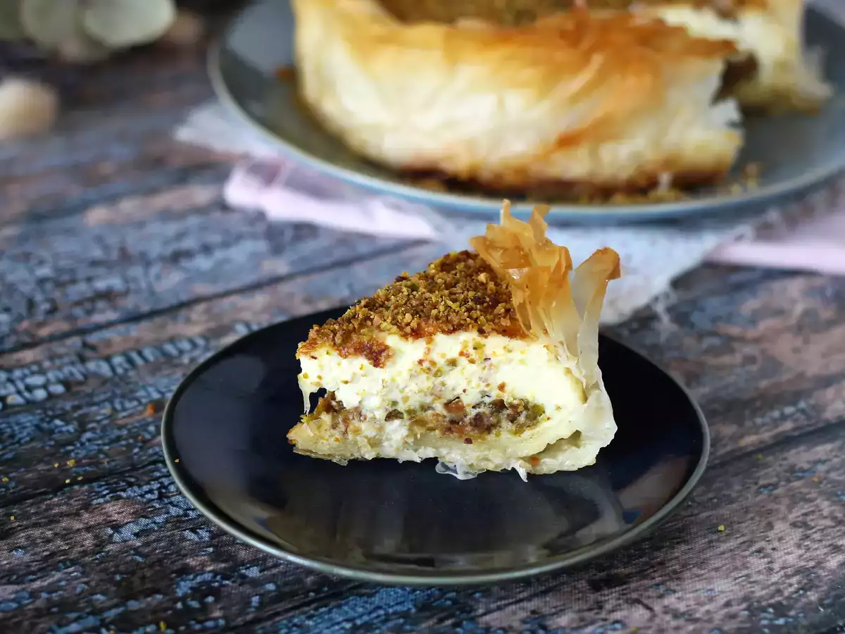 Kue keju bergaya baklava dengan pistachio, renyah dan meleleh - foto 2