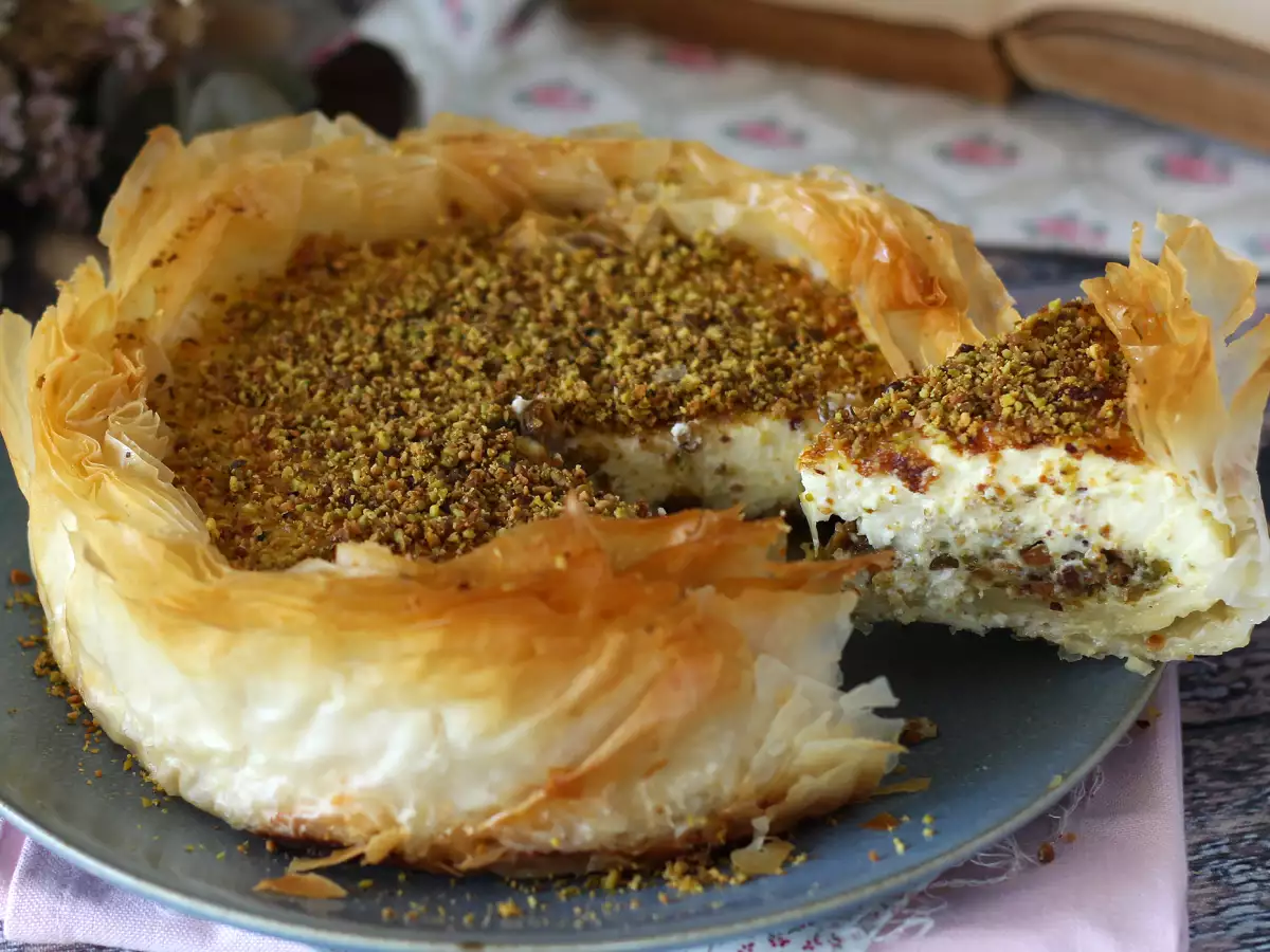 Kue keju bergaya baklava dengan pistachio, renyah dan meleleh - foto 3