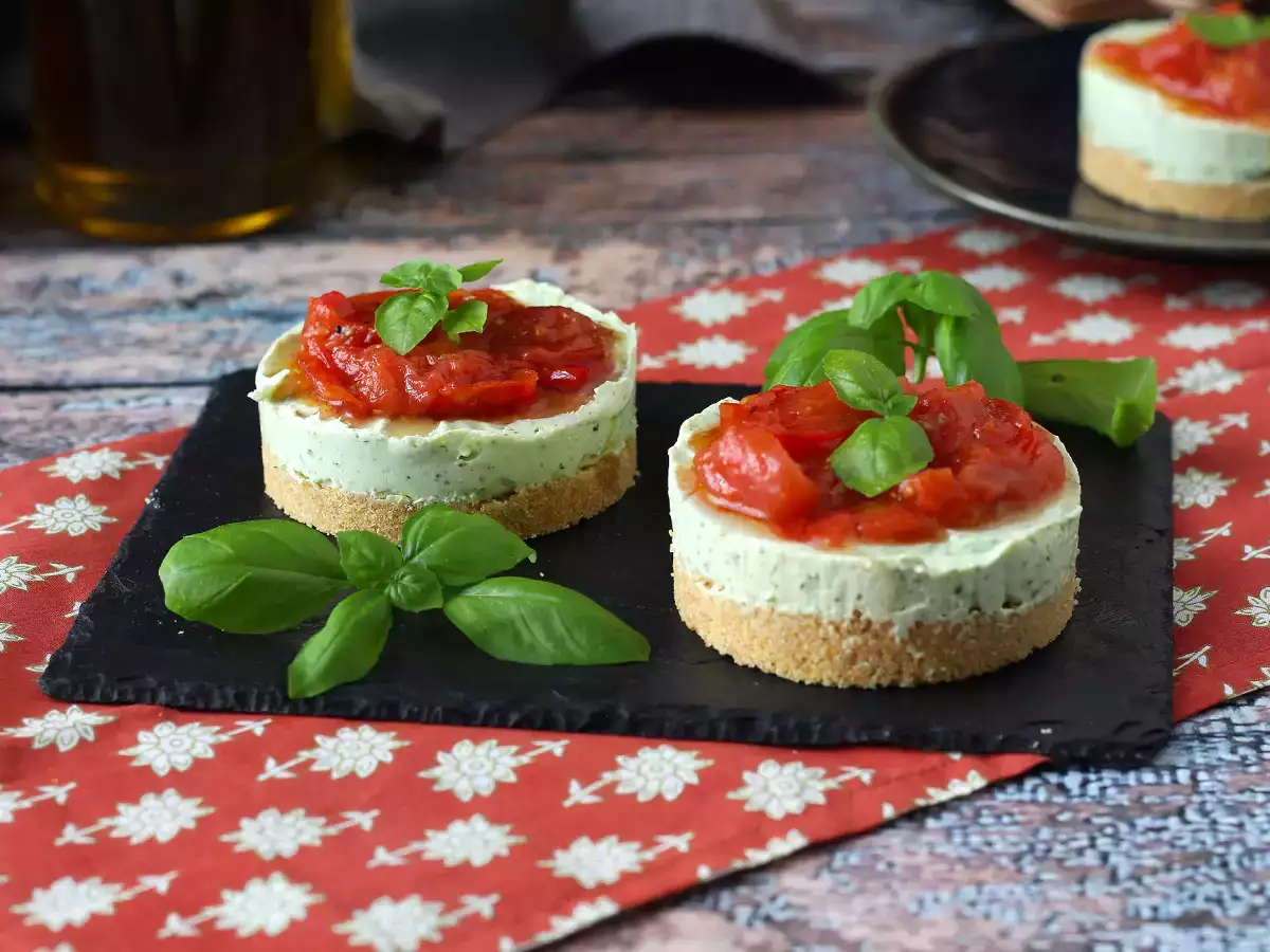Kue keju gurih satu porsi dengan kemangi dan tomat ceri: ide lezat untuk prasmanan dan minuman beralkohol - foto 3