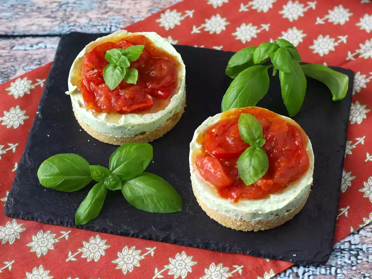 Kue keju gurih satu porsi dengan kemangi dan tomat ceri: ide lezat untuk prasmanan dan minuman beralkohol - foto 6