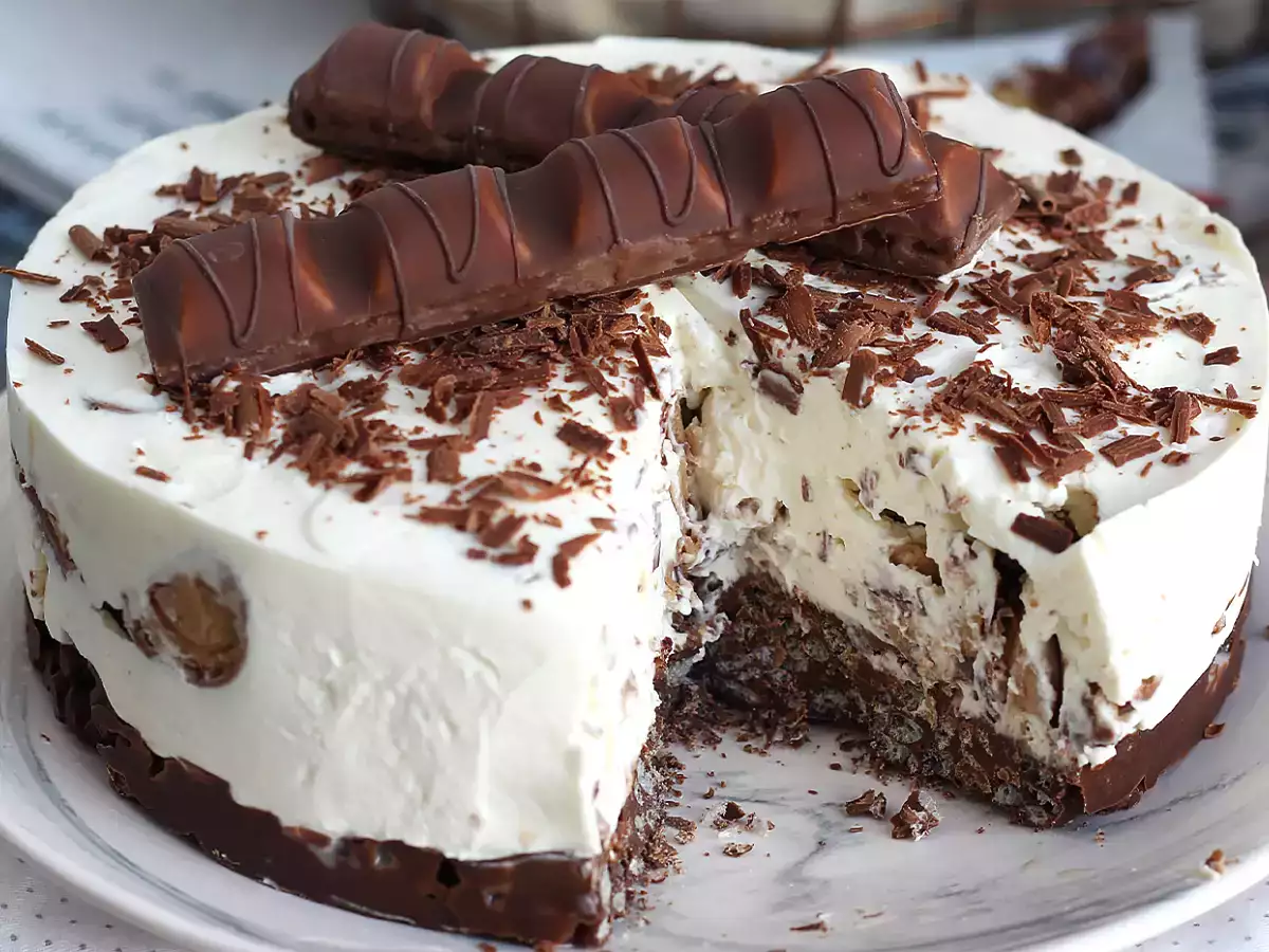 Kue keju Kinder Bueno tanpa panggang yang luar biasa - foto 3