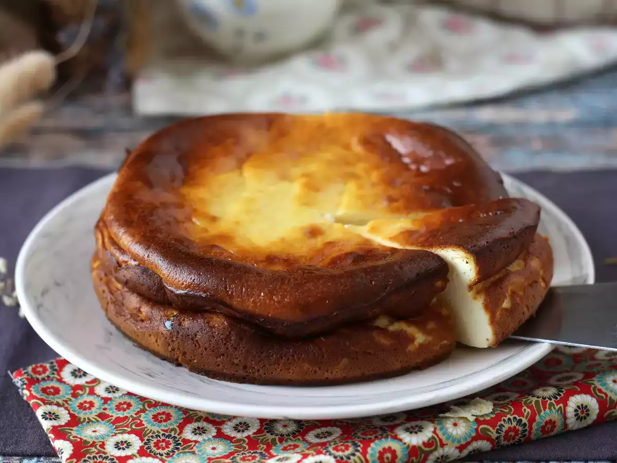 Kue keju tanpa pastry yang lezat dan sangat mudah dibuat!