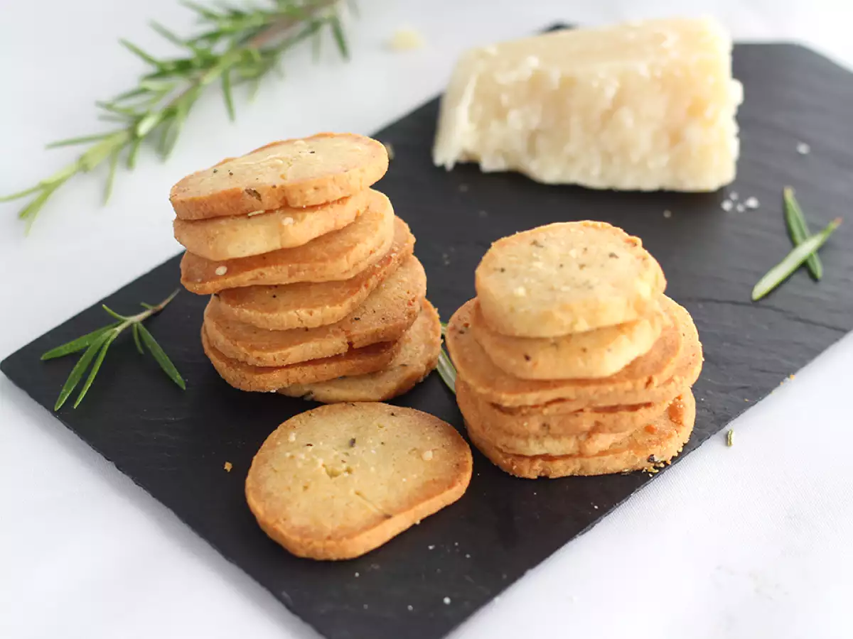 Kue Kering Parmesan dan Herba Aromatik