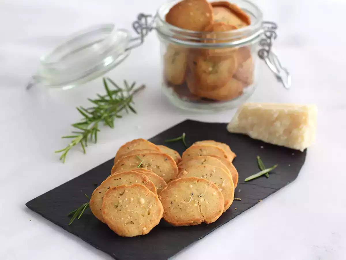 Kue Kering Parmesan dan Herba Aromatik - foto 2