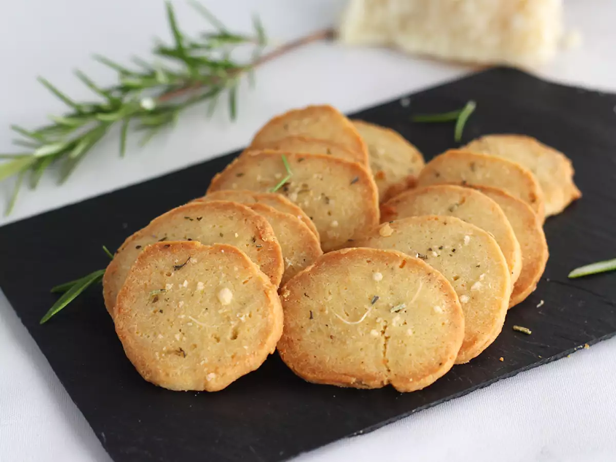 Kue Kering Parmesan dan Herba Aromatik - foto 4