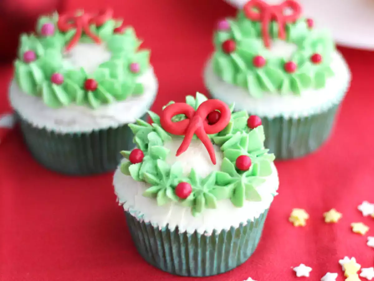 Kue mangkuk yang dihias untuk Natal - foto 3